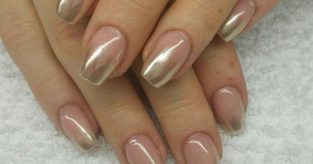 Trendy Chrome & Velvet Short Nail Designs